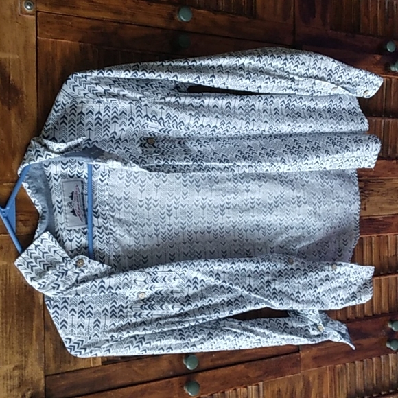 Legendary Whitetails button down - Picture 1 of 3